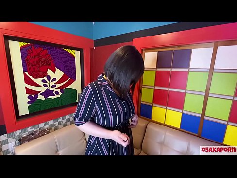 ❤️ Cutie Japanese pẹlu awọn omu nla ṣe baraenisere pẹlu awọn nkan isere ibalopọ ati pe o ni orgasm kan. O sọrọ ninu ifọrọwanilẹnuwo kan nipa iriri onibaje rẹ. Awọn ori omu nla ati obo ti o ni irun ti n kerora. Osaka onihoho si wa ❤